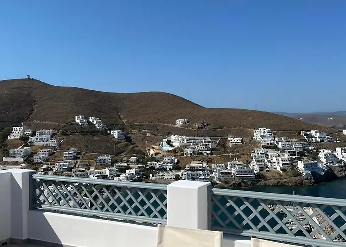 Bouhouri Pera Gyalos