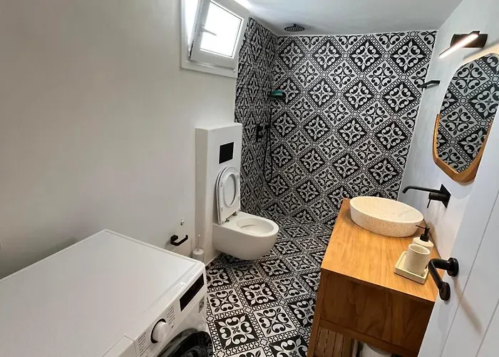 Bouhouri Nyaraló Péra Jalósz